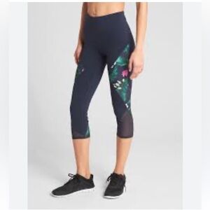 Gap GFast Mid Rise‎ Capris in Eclipse Navy, Women's Medium